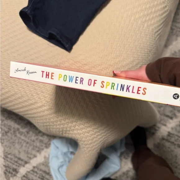 NWHT COFFEE TABLE BOOK INFAMOUS FLOURSHOP
THE POWER OF SPRINKLES - Picture 4 of 5